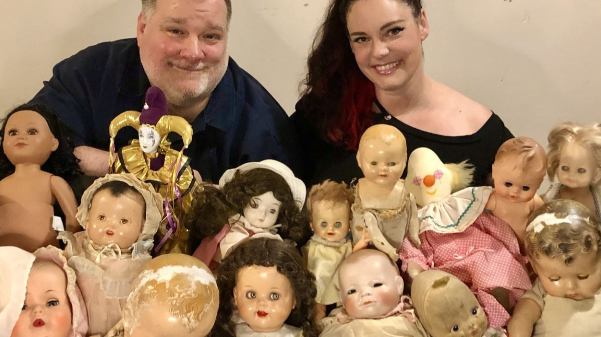 Hračky jako z hororů dostávají ve speciálním útulku šanci na nový domov