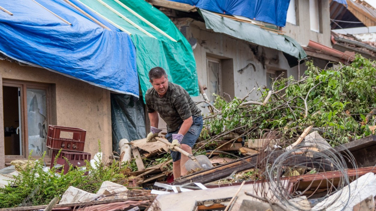 Kompenzace dostanou všichni postižení tornádem - i nepojištění, slibuje Schillerová