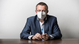 Covid se šíří hlavně v Praze mezi mladými, říká Dušek. Jsou málo proočkovaní