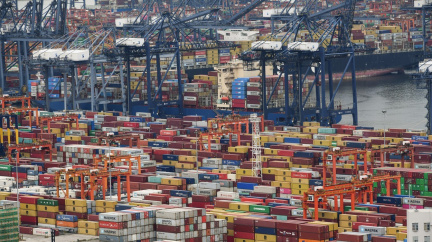 Karanténa v čínském přístavu způsobila domino efekt v globálním obchodě