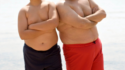 Sexy stehna místo břišáků. Do pánské módy přichází proklatě krátké šortky