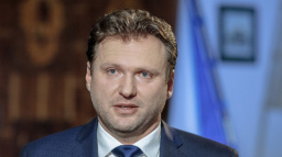 Vondráček až dodatečně doplnil majetková přiznání z minulých let. Spolupracoval i s lichváři