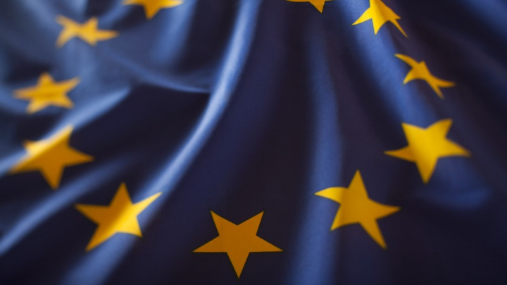 Evropská unie schválila plány obnovy prvním zemím, Česko si počká do září