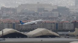 Z Kábulu odletělo první letadlo s evakuovanými Čechy a spolupracovníky