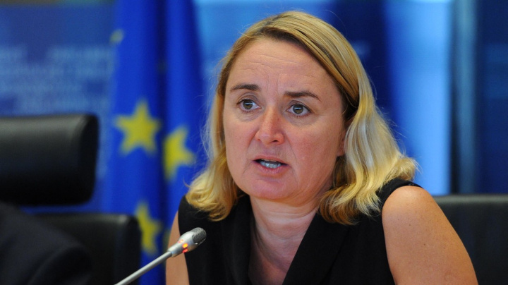 Čeští diplomaté v Praze 6 v noci bourali, nadýchali přes 1,5 promile