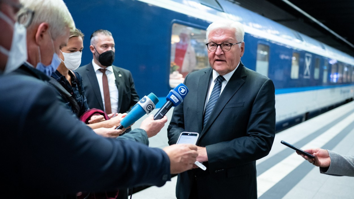 Do Česka přijel německý prezident Steinmeier: Tak trochu cesta do minulosti
