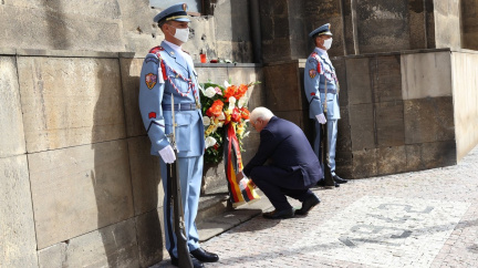 Steinmeier jako první německý prezident uctil památku československých výsadkářů