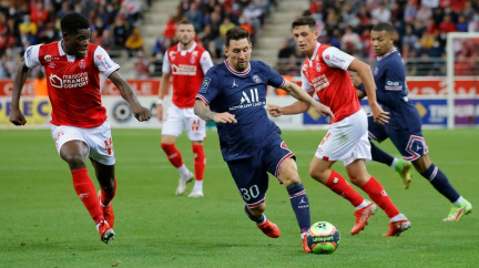 Střídající Messi si v Remeši poprvé zahrál za Paris St. Germain