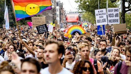 Proti covidovým omezením protestovali Nizozemci, Rakušané i Řekové