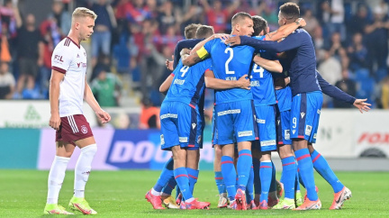 Fotbalisté Plzně doma porazili Spartu 3:2 a vystřídali ji v čele první ligy