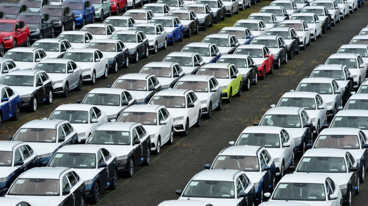 Škodovka letos vyrobí o sto tisíc aut méně, protože nejsou čipy