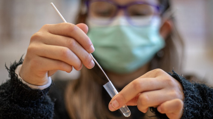 Primátor Hřib vyzývá Babiše k obnovení testování ve školách