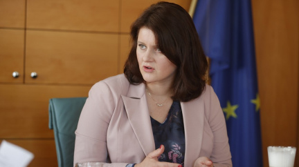Jednání o mzdách budou pokračovat, Maláčová chce přidat státním zaměstnancům