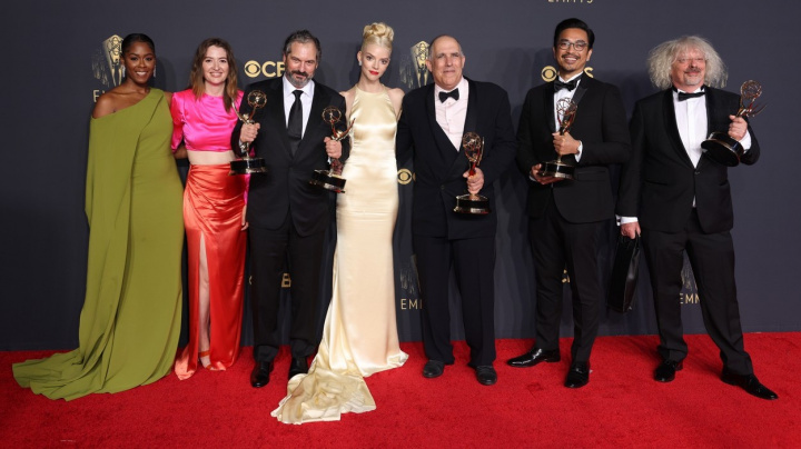 Emmy ovládly streamovací služby. Ceny si odnesly seriály Koruna nebo Dámský gambit