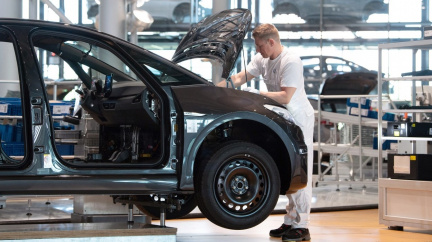 Volkswagen posunul rozhodnutí o gigafactory na baterie o půl roku, informoval Havlíček