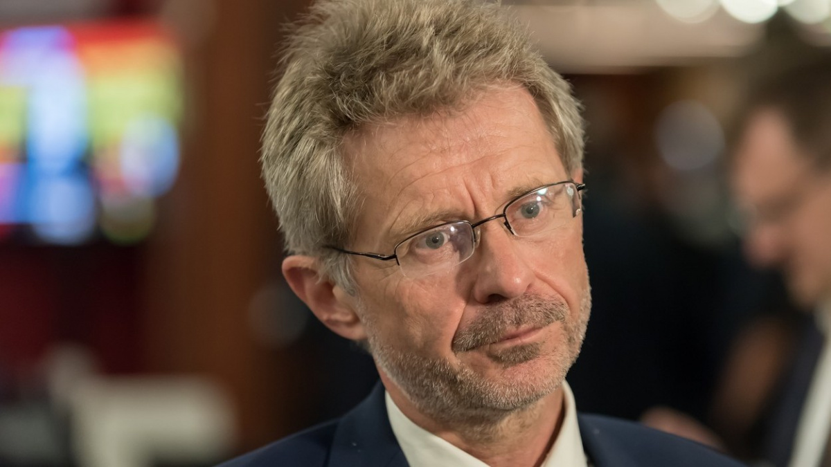 Vystrčil požádá kancléře Mynáře o informace k zdravotnímu stavu Zemana