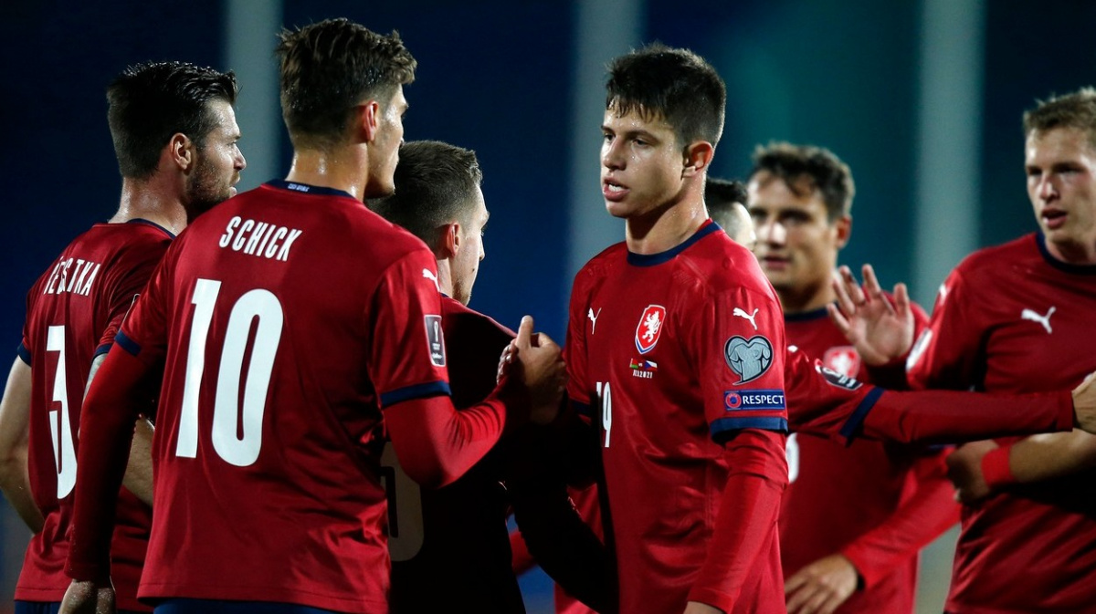 Čeští fotbalisté stále nemají jisté play off, Ronaldo si připsal další rekord