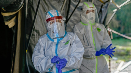 Šíření covidu v Česku zrychluje. Hospitalizovaných je nejvíc od konce května