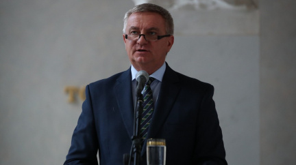 Aktualizováno: Hrad uveřejnil video, kde hospitalizovaný Zeman podepisuje svolání Sněmovny