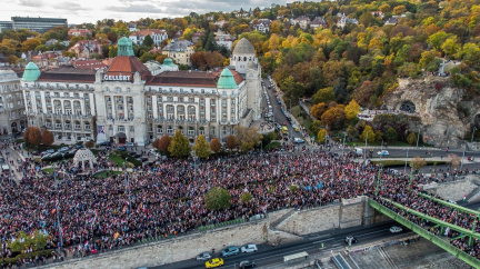 Na výročí maďarského povstání vyšli do ulic Orbánovi příznivci i odpůrci