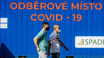 V pondělí přibylo v Česku nejvíce nakažených od dubna. V nemocnicích je přes 1000 lidí