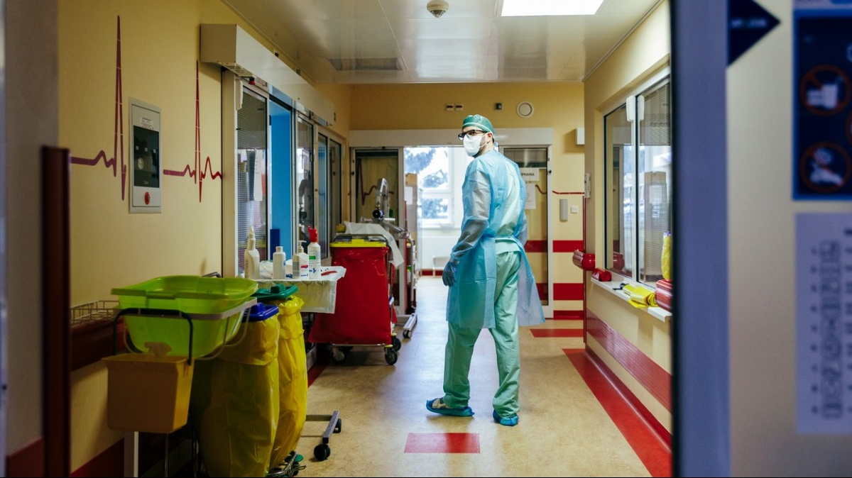 V Česku zemřelo s covidem víc než 31 tisíc lidí. V sobotu přibylo 5736 nakažených