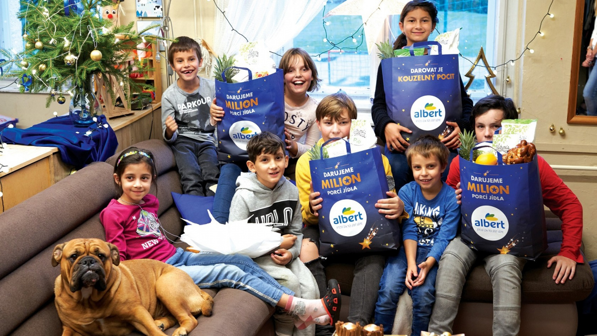 Albert daruje milion porcí jídla potřebným. Chce jim pomoct udělat hezké Vánoce