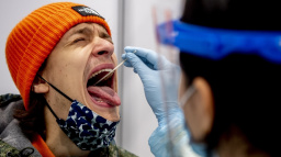 Účastníci nedělních debat vesměs proti povinnému očkování, vůči neočkovaným by ale přitvrdili