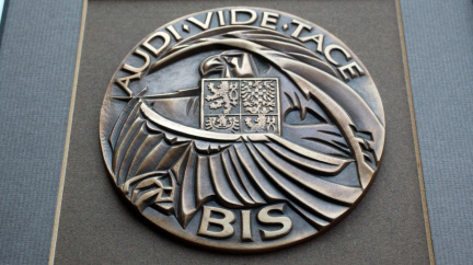 Výroční zpráva BIS popisuje aktivity tajných služeb Ruska i Číny. Pandemie loni jejich práci oslabila