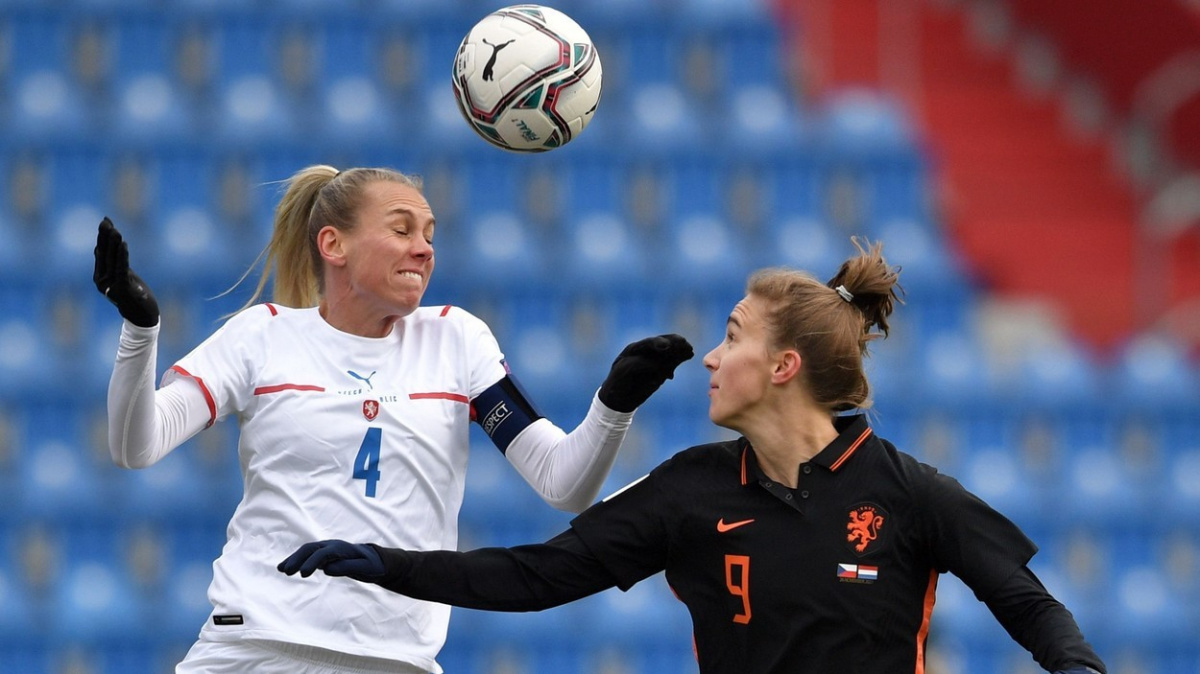 Šéf běloruského fotbalu musí opustit Česko