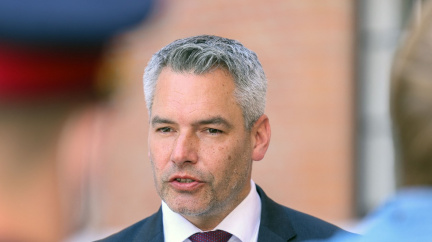 Novým rakouským kancléřem a šéfem vládních lidovců bude Karl Nehammer
