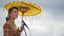 Bývalá barmská vůdkyně Su Ťij půjde do vězení. V zemi pokračují protesty