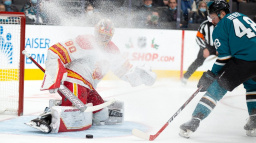 Tomáš Hertl ze San Jose nasázel Calgary Flames hattrick