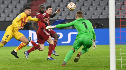 Barcelona po dvaceti letech neprošla ze skupiny Ligy mistrů