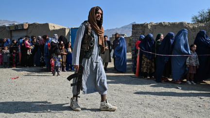 Afghánce ohrožuje hlad. Rodiny provdávají své malé dcery za peníze