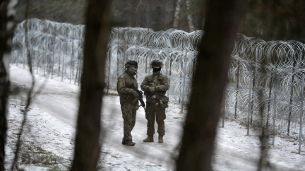 Česká vláda zatím nebude posílat vojáky k polsko-běloruské hranici, uvedl Metnar