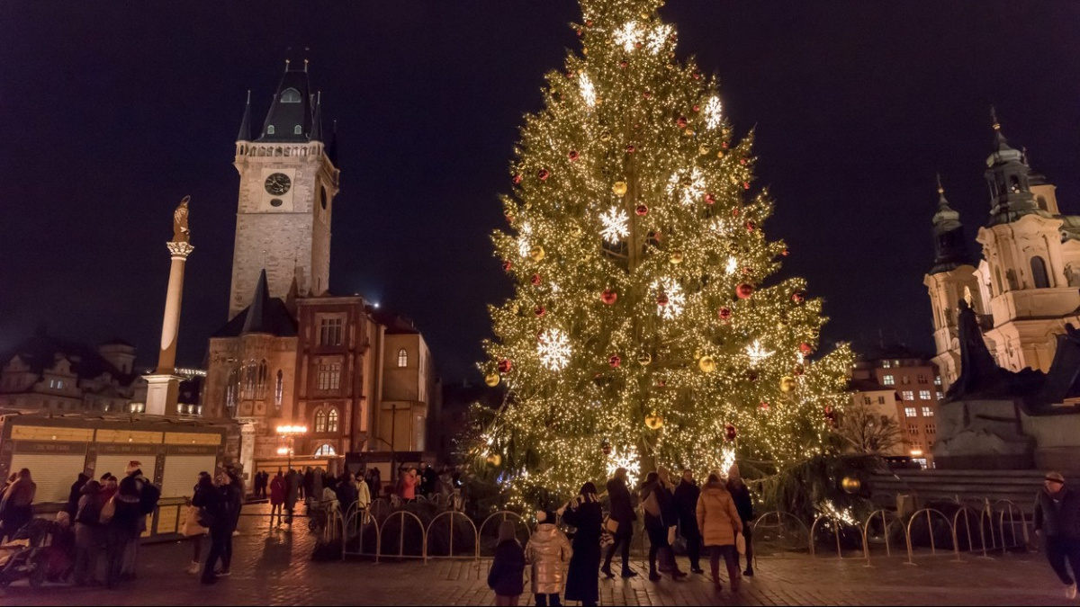 Válek chce otevírací dobu na Štědrý den do 12 hodin a zavřené obchody 25. prosince