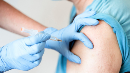 Aktualizováno: Evropská komise schválila vakcínu od Novavaxu jako pátou očkovací látku proti covidu v EU
