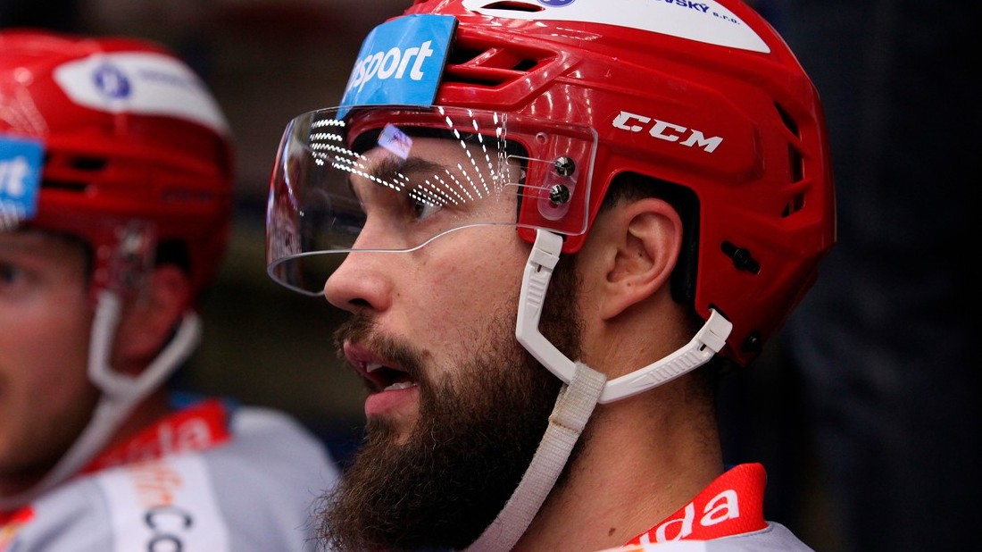 Hradecký hokejista Jank přijde kvůli brutálnímu zákroku na Machalu o osm zápasů