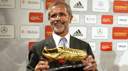 Gerd Müller bude mít před stadionem Bayernu sochu, skládají se na ni fanoušci