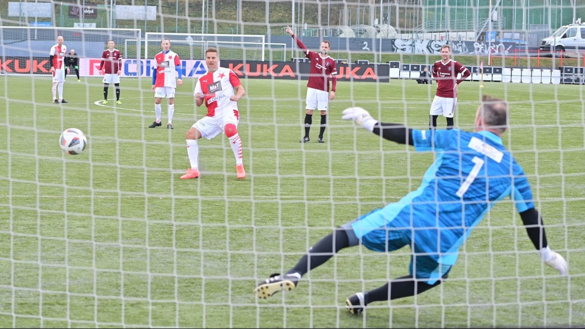 V Silvestrovském derby fotbalových internacionálů rozdrtila Sparta rekordně Slavii 11:4