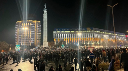 Nepokoje v Kazachstánu: Prezident odvolal vládu a vyhlásil výjimečný stav