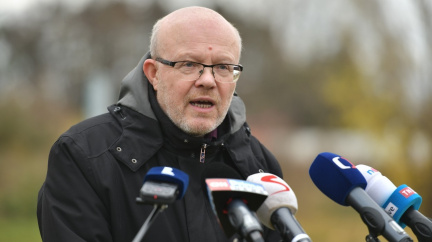 Pracovní karantény a další opatření. Vláda se připravuje na vlnu omikronu