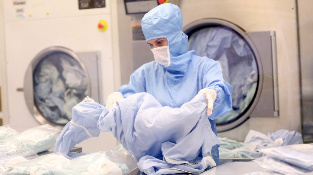 Rakušan předloží seznam profesí, kterých se bude týkat pracovní karanténa