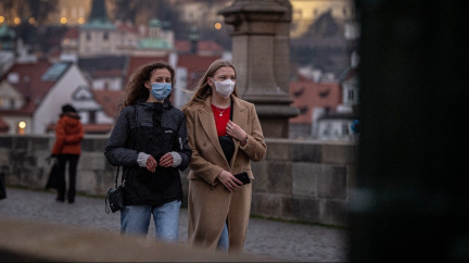 Středečních 11 452 případů koronaviru v Česku je o polovinu víc než před týdnem