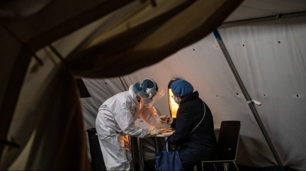 Včera přibylo 12 889 případů covidu, nejvíc za neděli od začátku epidemie