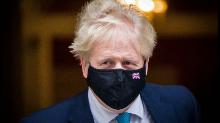 Boris Johnson kvůli večírkům neodstoupí. Brzy mají být uveřejněné výsledky vyšetřování