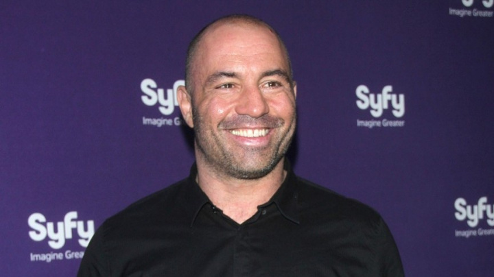 V kauze sporných podcastů o koronaviru dává Spotify zpátečku