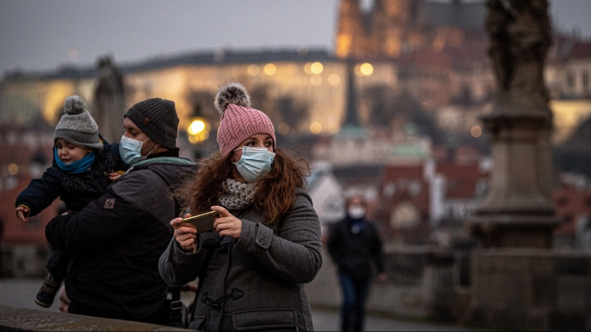 Ve středu přibylo 43 307 případů covidu, navíc ještě 7367 opakovaných nákaz