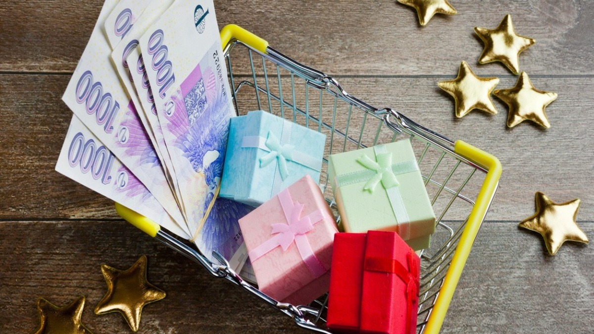 Mimořádné odměny za dobrou práci: Náměstci ministrů loni dostali v průměru až 443 tisíc